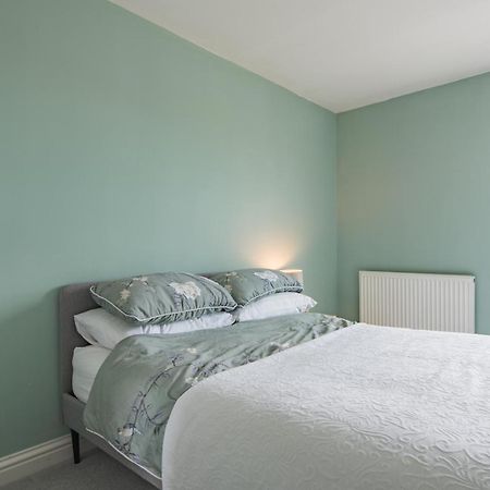 Blackhorse Loft - Spacious Apartment By The Sea Deal Extérieur photo
